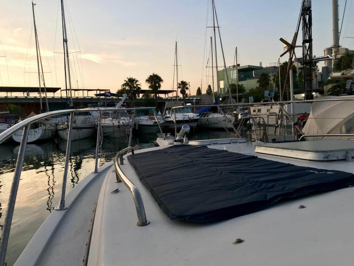 Yacht Experience Barcelona Hotel Сант Адриа де Бесос Екстериор снимка