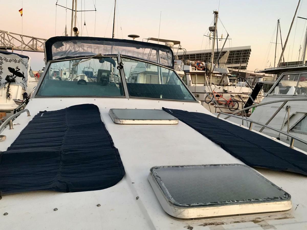 Yacht Experience Barcelona Hotel Сант Адриа де Бесос Екстериор снимка