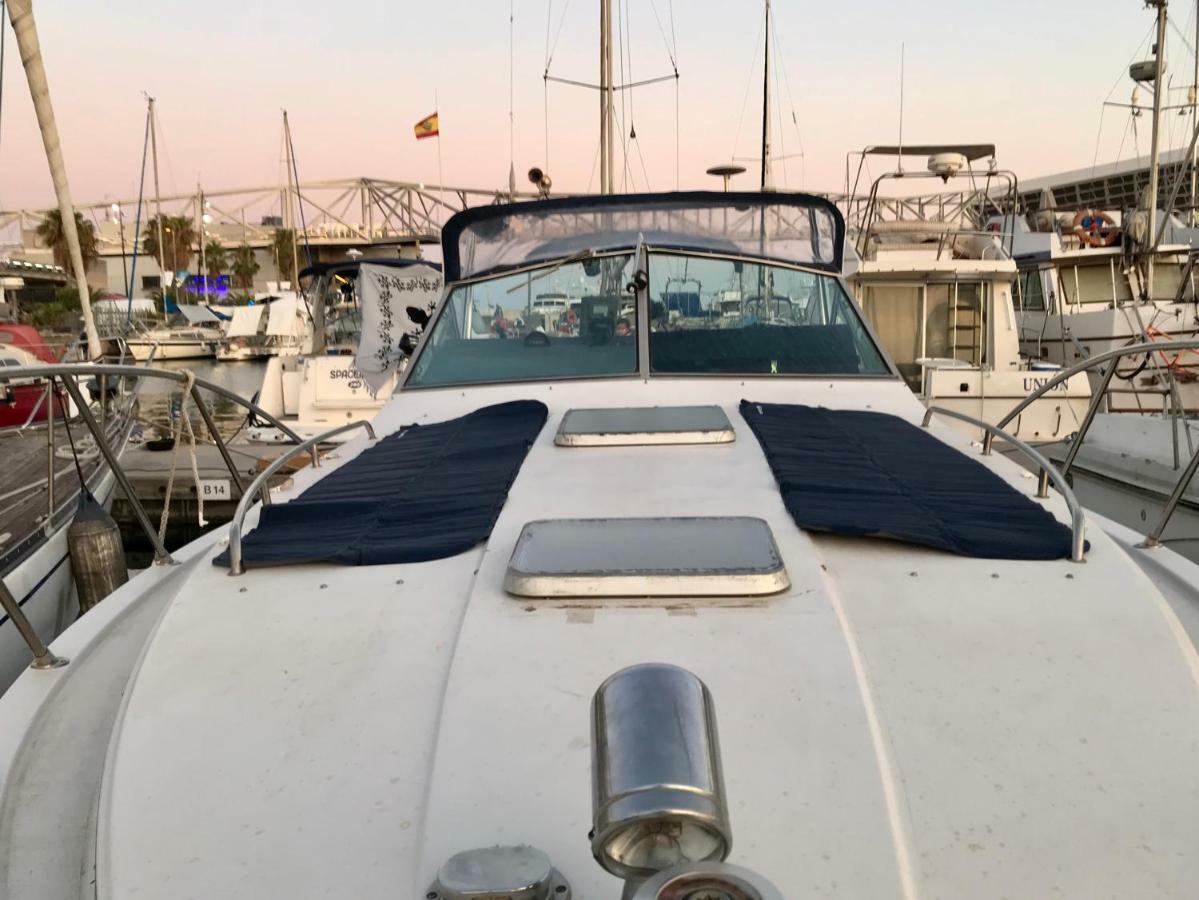 Yacht Experience Barcelona Hotel Сант Адриа де Бесос Екстериор снимка