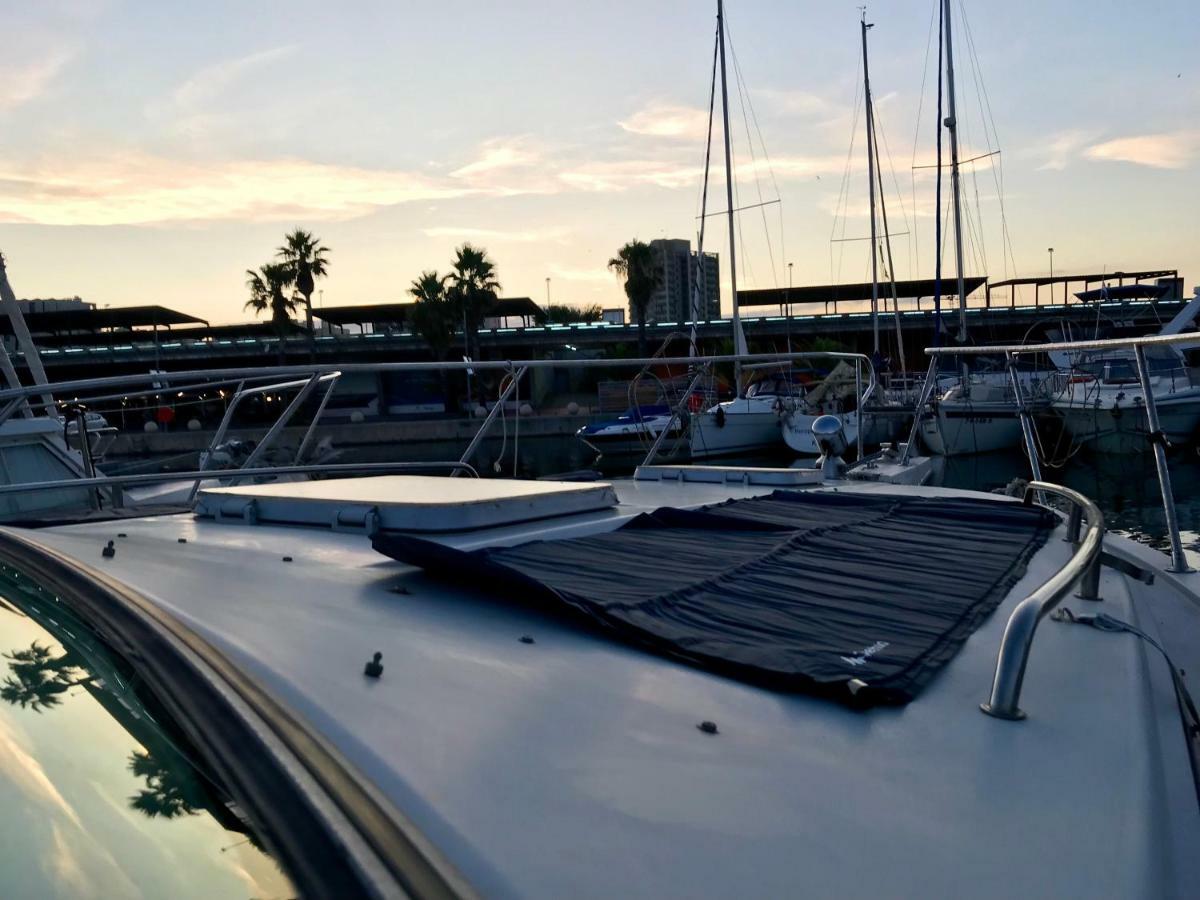 Yacht Experience Barcelona Hotel Сант Адриа де Бесос Екстериор снимка